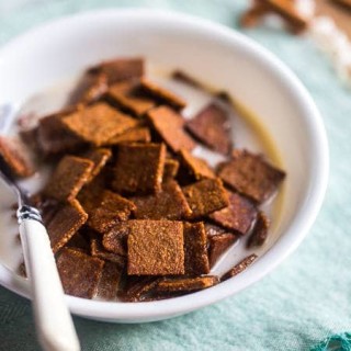 Homemade Cereal Recipe: Paleo Cinnamon Toast Crunch {6 Ingredients}