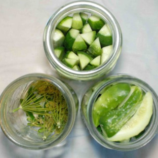 Homemade Dill Pickles with Jalapenos