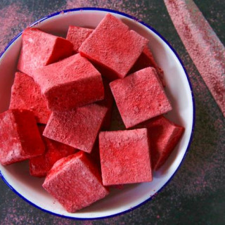 Homemade Raspberry Marshmallows