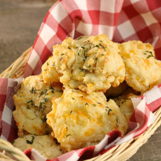 Homemade Red Lobster Cheddar Bay Biscuits