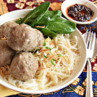 How to Make Bakso, Indonesian Meatballs