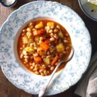 How to make Traditional Greek Bean Soup (fasolada)