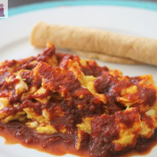 Huevos colorados (Scrambled eggs in red-chile sauce)
