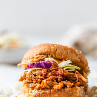 Instant Pot Pulled Pork {So Juicy!} &ndash; WellPlated.com