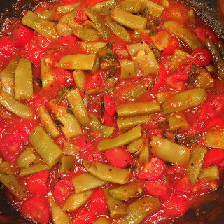 Italian Cut Beans with Fresh Tomato Sauce (Fagiolini al Sugo)