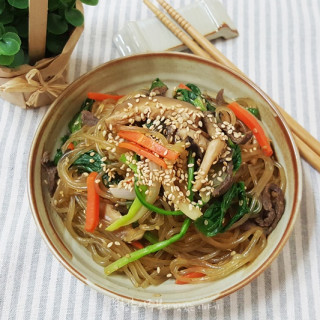 Jap Chae / Glass Noodles with Colorful Vegetables (잡채)