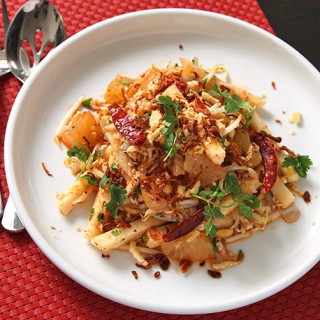 Jicama and Pomelo Salad with Spicy Thai Dressing (Vegan)