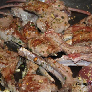 Lamb Chops with Parsley, Rosemary and Garlic