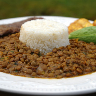 Lentil stew with rice - Arroz con menestra de lentejas