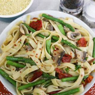 Linguine or Fettuccine with Asparagus and Portabella Mushrooms
