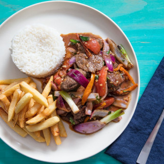 Lomo Saltado (Peruvian Stir-Fried Beef With Onion, Tomatoes, and French Fri