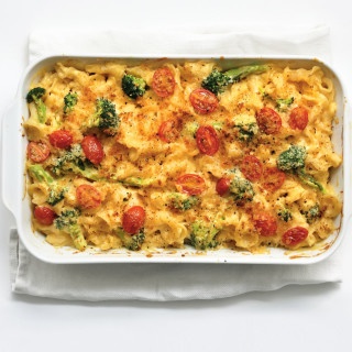 Mac and Cheese with Broccoli and Tomatoes