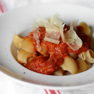 Marcella Hazan's Amazing 4-Ingredient Tomato Sauce