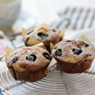 Marzipan berry cakes