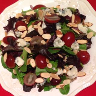 Mesclun Salad with Roquefort & Grapes