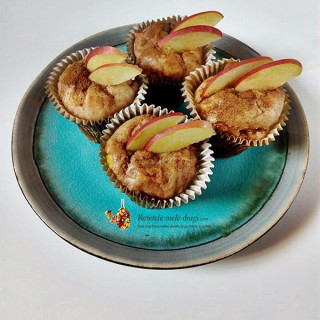 Muffins cu mere caramelizate si scortisoara si 5 ani de blog