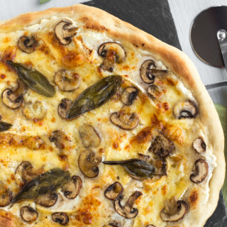 Mushroom and brie white pizza &ndash; Easy Cheesy Vegetarian