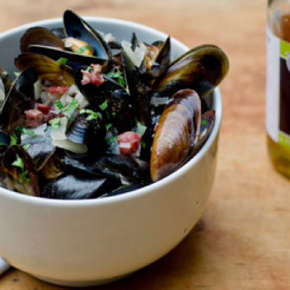 Mussels with cider, leeks and pancetta