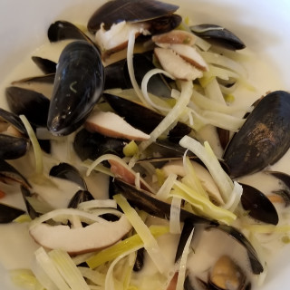 Mussels with Cream, Mushrooms, Leeks, and Fennel