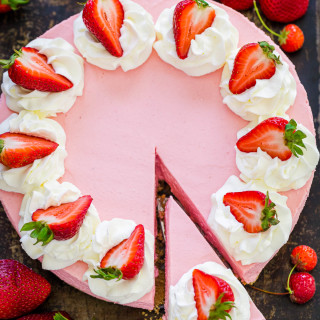 No Bake Strawberry Cheesecake (VIDEO)