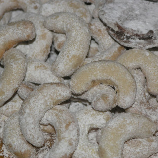 North Croatian vanilla cookies (“vanila-kifli”)
