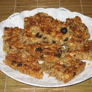 Oat and peanut butter crunchy biscuits