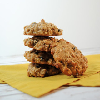 Oatmeal Cookies with Currents and Pecans