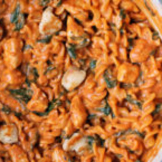 One-Pot Creamy Tomato Pasta with Chicken and Spinach