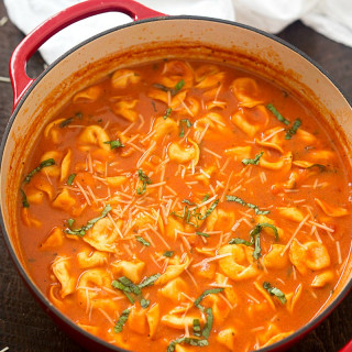 One-Pot Tomato and Basil Tortellini Soup
