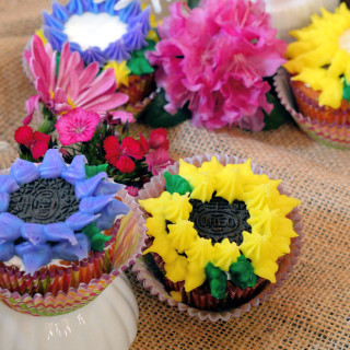 Oreo Cookie Flower Cupcakes
