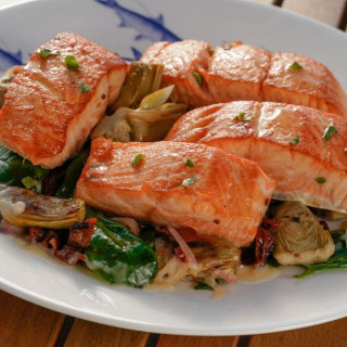 Pan-Seared Salmon with Artichokes and White Wine