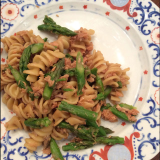 Pasta with Asparagus and Salmon