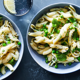 Pasta With Fresh Herbs, Lemon and Peas