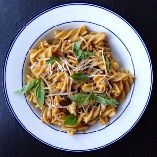 Pasta with Spicy and Creamy Pumpkin Sauce