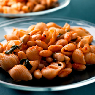 Pasta With Tomatoes and Beans