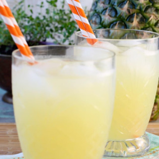 Pineapple Lemonade {3 Ingredient Punch}