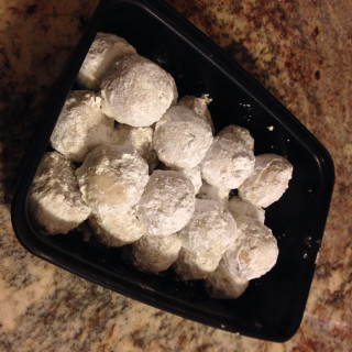 Powdered Nut Balls