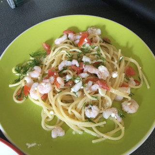 Prawn, feta and dill spaghetti with cherry tomatoes