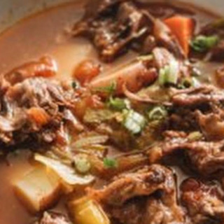 Pressure Cooker Oxtail Soup (An Instant Pot Recipe)