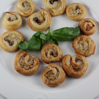 Prosciutto and Gruyère Pinwheels