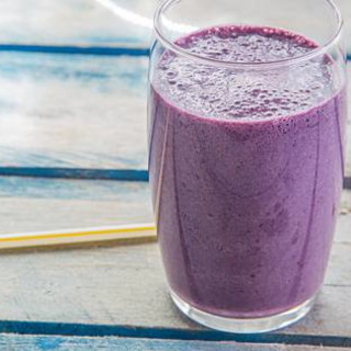 Purple baby kale and fruit smoothie