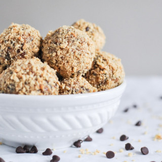 Quick + Easy No Bake Oatmeal Peanut Butter Bites