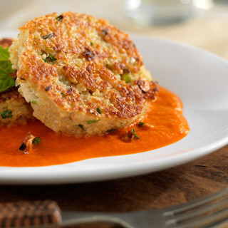 Quinoa-Spinach Burgers With Red Pepper Sauce