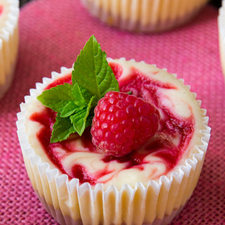 Raspberry Swirled Cheesecake Cupcakes
