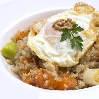 Receta de Quinoa con verduras y huevo frito
