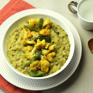 Recipe for Khichdi with Cauliflower and Green Pepper