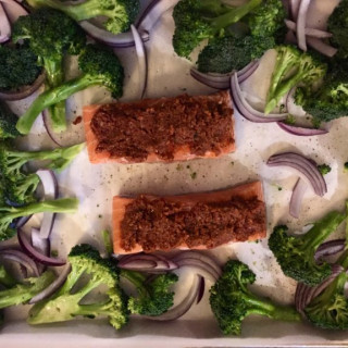 RECIPE: One-Pan Roasted Salmon with Tomato Pesto and Broccoli