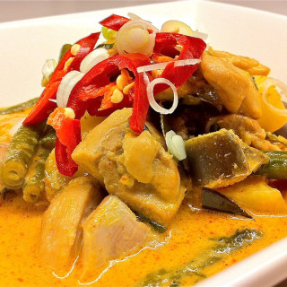 Red chicken & pineapple curry