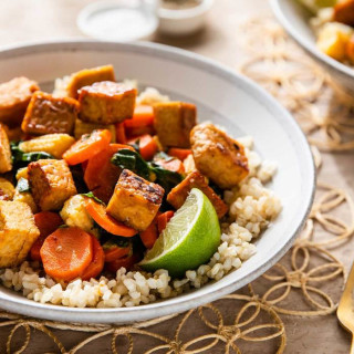 Red Curry Tempeh with Baby Corn & Brown Rice