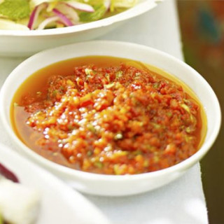 Red pepper and tomato relish
